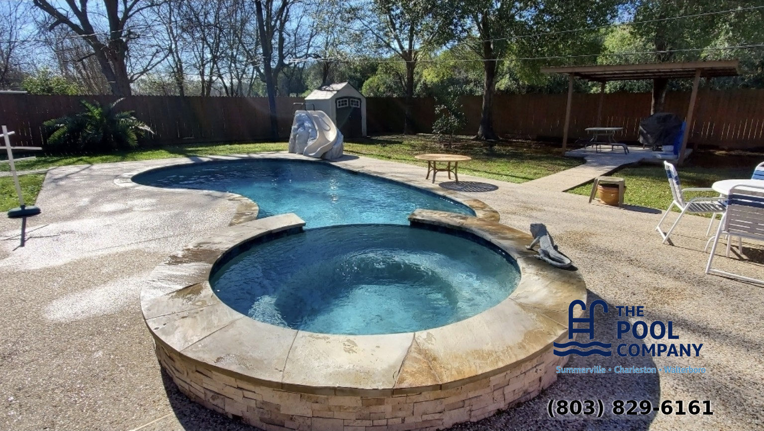Oval pool with spa